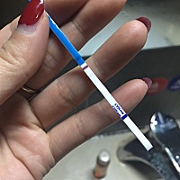 15号本来要来月经，但没有正儿八经的来，16号开始总是出来一点点褐色的东西。像以前来月经前的东西，每...