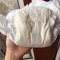 刚给宝宝换下来用了一晚的尿不湿，个人感觉不断层不起坨，也挺干爽，推荐给各位宝妈。相比之前用过的花...