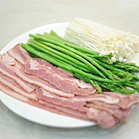 今儿早饭芦笋培根卷