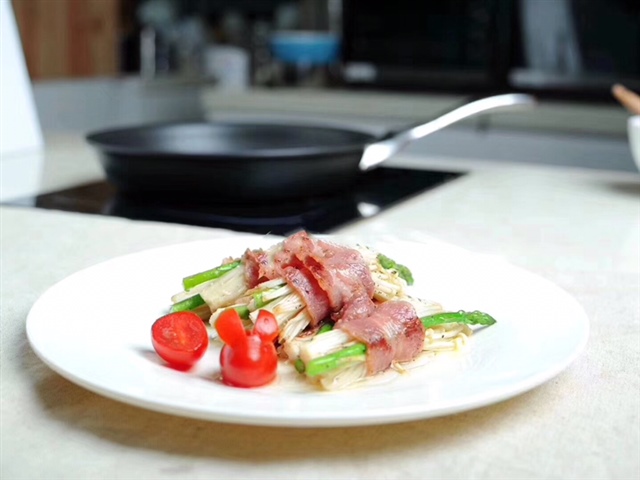 少量盐调味，出锅摆盘～完美