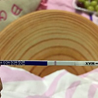 九号同房后。到现在。15天了。这个月都快完了。月经还没来！怕自己出问题。看到什么宫外孕啥的……。请...