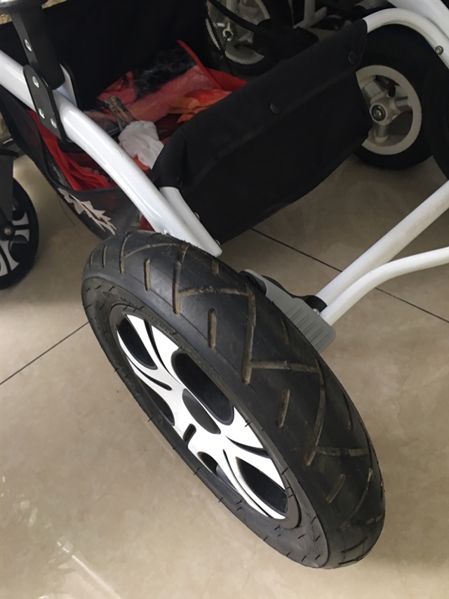 细节还可以给拍视频，看看轮胎就知道车子比较新了，我们用的也是比较爱护的
❤️现在宝贝大了，转了，放家里比较占地方
😊😊喜欢的私信我
😃