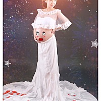 今天去选照片了，人家把底片给我我自己P的，感觉照的可假，老公说照片好了别往家里挂，挂你妈家吧，说的...