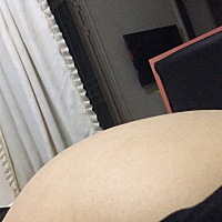 之前得过多囊卵巢，现在怀孕五个多月了，一个多月的时候b超显示是一个孕囊，但是现在肚子特别大，朋友老...