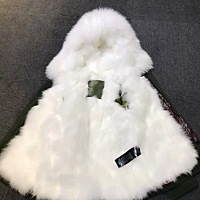 新手妈妈一天除了带娃就是爱买皮草 超级爱穿皮草 怀孕前怀孕后都是皮草伺候 真的不臃肿