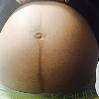 八个多月孕肚，已经照过男女了，各位宝妈猜一下男孩女孩，哈哈。😉😉😉