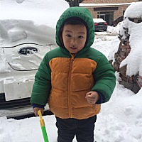 大宝，快三周岁了。肚子里二胎还有一个月就生了。