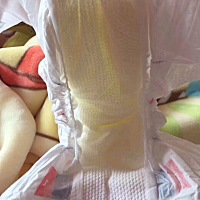 昨晚9点换的 到现在 这么大一坨 有没有发现一点都不起坨，不断层，而且还特别干爽