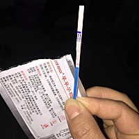 姐妹们帮忙看下是不是啊，中午和下午测得都是一条杠。🤷‍♀️🤷‍♀️本来大姨妈就不正常