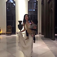 👇左手是娃，右手事业。👍这次微商大会最美的风景线👸🏻只要你想，没有什么能阻挡你的脚步👣9...