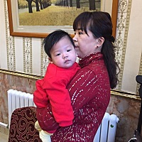 男宝百天了 13斤 小不小？生下来时5.8斤 总担心宝宝长不高😂😂😂😂😂😂这是昨天百天的照片