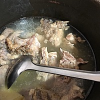 生完宝宝，天天吃这汤，那汤，吃的我都呕心起来了！好想吃炒菜，辣的！