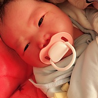 我家小胖妞，下面会有血，都好几天了，打电话问医生，医生说没事的，女婴都会有，假月经，但是我家大宝...