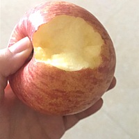 每天一个苹果一杯柠檬水，宝宝你要健健康康的哦，爸爸妈妈等着你哦🤗🤗