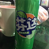 今天没憋住喝了罐芬达的苹果味汽水🥤不知道有没有关系！不知道你们喝过吗？