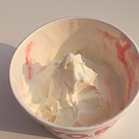 过瘾极了， 忍不住吃了一个小杯 ！ 原谅我吧……