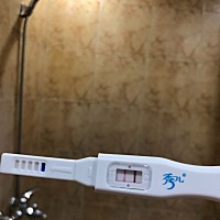 1.17来的大姨妈 昨天2.16就查出来怀孕了 2.14有点红色 我以为是大姨妈 还吃了一粒德国拜耳痛经片 之后这...