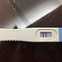 我是第一次使用验孕棒，请问这是怀孕了吗
