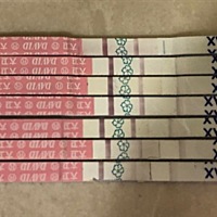 亲们帮忙看看，这是我的排卵试纸。有阳性么？我测过很多次，想起来就测，从来没有见过两条一样深的，都...