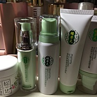 本想擦脸还是用以前的（喜欢囤货的我，还有好多没开封的护肤品，化妆品）为了宝宝，今天还是去买了一套...