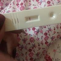 大姨妈推迟了半个月，测了没有怀孕，2.16号早上来的晚上就没有了是什么情况