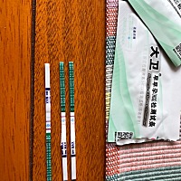 18号应该来月经 已经晚了四天 这是怀孕了吗 昨天和今天早上用晨尿测试的