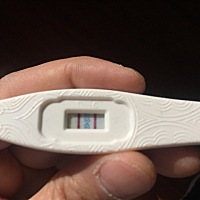 麻烦各位大神看一下，验孕棒测出来怎么这么红？