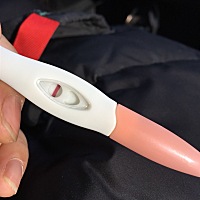 末次月经1.28，美柚提醒今天月经日，现在满肚子要来大姨妈的赶脚，还没来，而且白板，哈哈，白板！