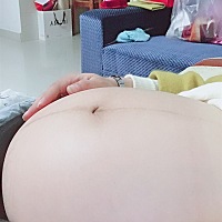 还有三天预产期今天见红了，去医院检查宫口只开一个指尖，肚子也不痛，小家伙快点出来吧