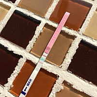 我是13号来的大姨妈，三天结束，第四天同房，后来三次，按正常来算今天不是排卵期，可是排卵测试今天居...