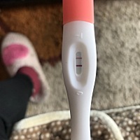 今天早上测的、宝妈们看看这是怀了吗？