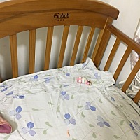 低价转让、爱婴堡婴儿床，因宝宝三岁半已习惯睡大床啦八成新，（送摇篮）350元，无异味、零甲醛