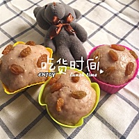 2018.2.27 终于发酵成功了 草莓葡萄干发糕[偷笑]，原来不会做饭的我，也开始给宝宝学做吃的。