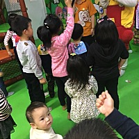 又是游乐场，欢快的去做游戏，猜猜是哪个