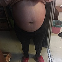 怀孕32周，预产期4.24号，今天产检做B超医生说宝宝偏大一个月，羊水偏多！这两天刚吃完饭就肚子急痛想拉...
