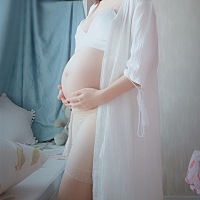 晒晒自己在家一个人用手机自拍的孕妇照😂，折腾了好半天呢
