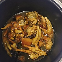 电饭锅焖猪蹄凤爪（手牵手）