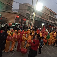 今天元宵节出去看热闹走了一晚上的路，现在回家肚子隐隐作痛的感觉！😩