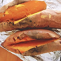 前两天买了烤箱 总想烤点什么 先从烤红薯开始吧 嘿嘿