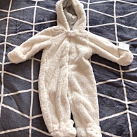 宝宝大了，残留了不少东西，还有很多衣服都是新的，穿过的也有七八成新，现在还没有全部清理出，先发一...