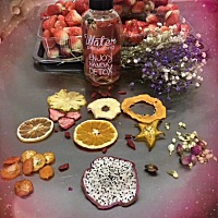 杯子里的秘密花园🌸 水果和花茶的碰撞 给你不一样的味蕾🎉 100%新鲜水果烘干➕颜值美味花茶 ❤️每...