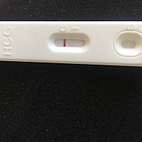 月经还有四天来 有经验的宝宝吗 帮我看看 怎么是一片红