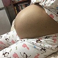 怎么办？肚子都快炸了，小宝在肚子动静还是那么大，一点都不想出来的症状？真怕再拖下去没法顺产 😵