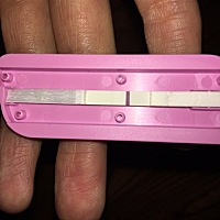 谁能告诉我是怀没怀孕呢第一张是月经推迟七八天左右。第二张是月经推迟十五天左右测的