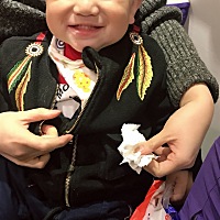 现在知道吃完要擦嘴巴啦～可能是这纸巾有点甜甜的，老擦嘴巴