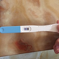 1月20号末次月经，一直不孕吐，到乳房胀痛，这几天没那么涨了正常吗？等下去医院检查，