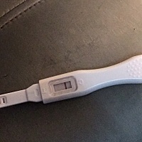 姨妈应该这个月3月6号来，现在过了一天测了还是一条杠！多久可以测出来？好急，想着好孕