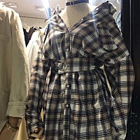 每次去哪里旅游带衣服了还是要去逛逛 再弄几件 女人的天性真的就是买买买 特别是看到好看的衣服 我发现...
