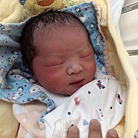 记得怀宝宝的前三个月，出了三次血，自己怕到不行，去医院检查医生说胎盘低，让尽量不要走动，注意休息...