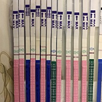 经期比上个月晚了两天，但是排卵测试条依然弱阳和弱弱阳，是怀孕了？还是正常？蓝色和绿色是早孕试纸，...